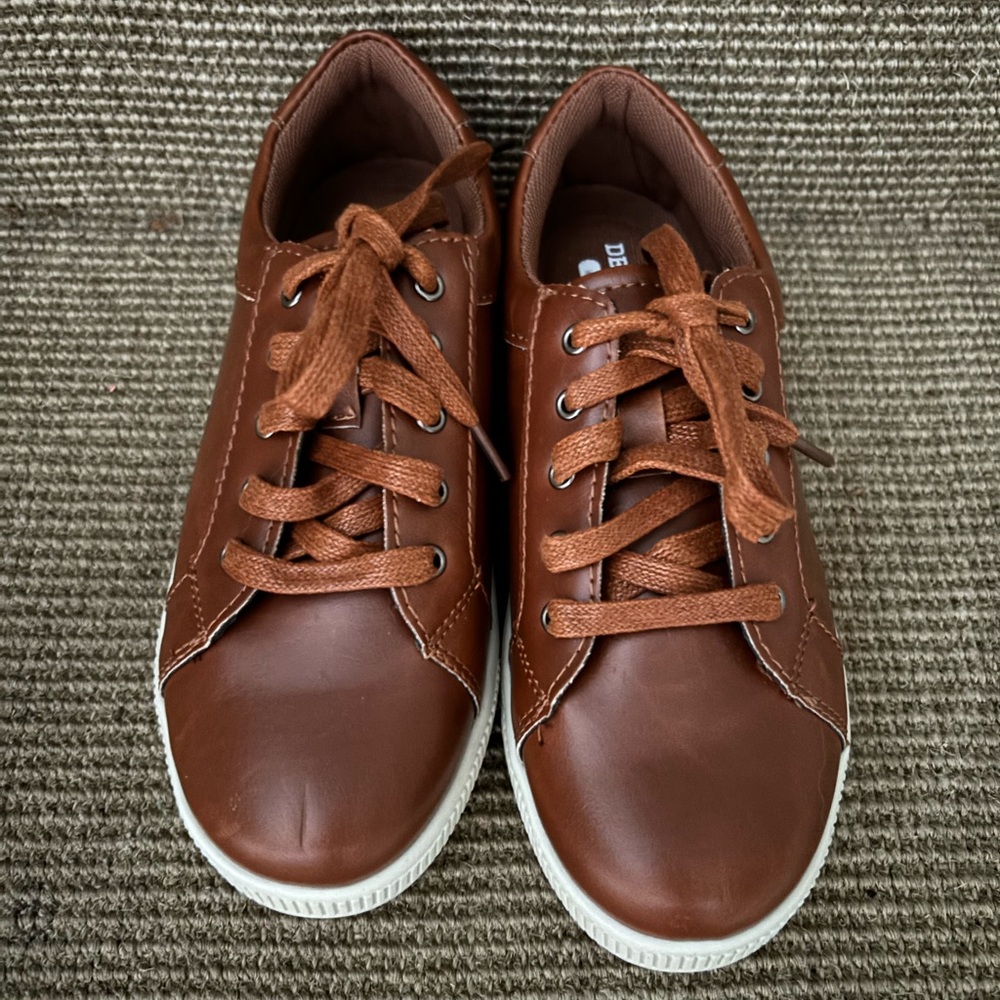 Boys faux leather dress sneaker